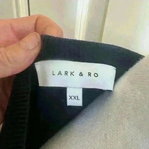 Lark and Ro V Neck men’s sweater XXL. Very good condition. Navy. - Picture 3 of 4